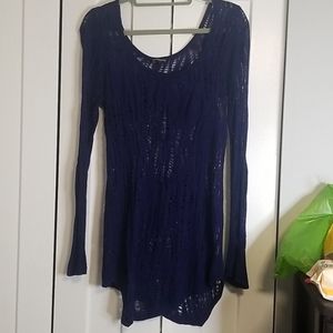 A symmetrical 100% rayon knitted shirt